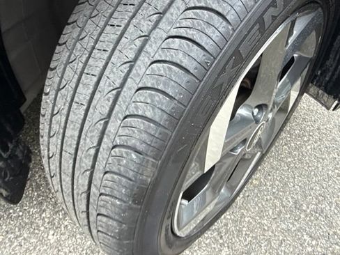 Used 2024 Hyundai Venue SEL FWD image 8