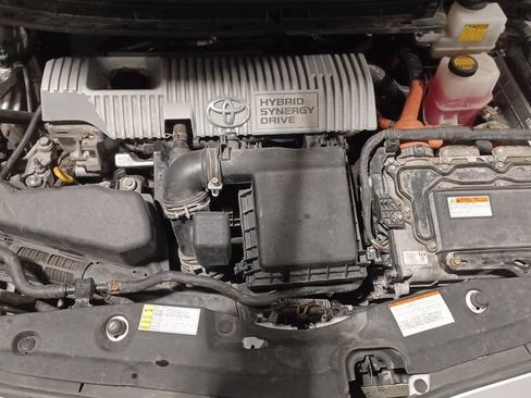 Used 2014 Toyota Prius Five image 9