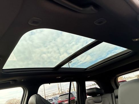 New 2025 Jeep Grand Cherokee Limited w/ Luxury Tech Group II image 22