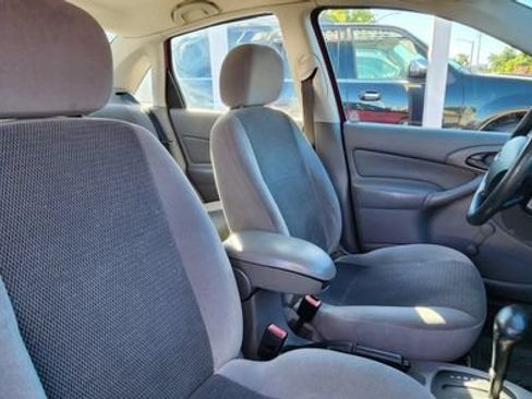 Used 2003 Ford Focus LX FWD image 13