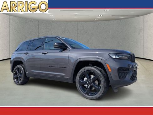 New 2025 Jeep Grand Cherokee Altitude image 1