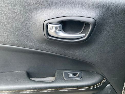 Used 2020 Jeep Compass Latitude FWD image 12