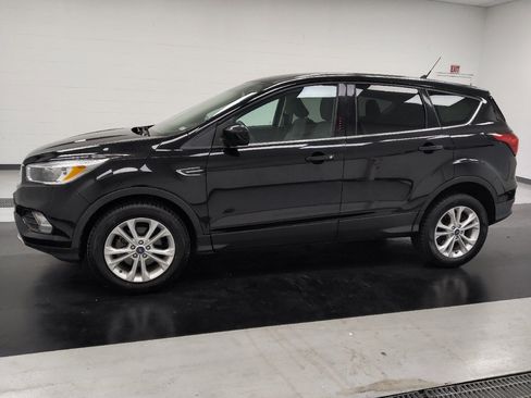 Used 2019 Ford Escape SE FWD image 2