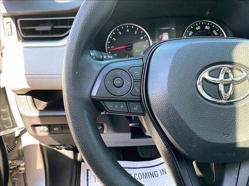 Used 2021 Toyota RAV4 XLE w/ Convenience Package image 19