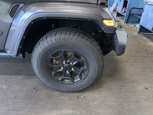 Used 2021 Jeep Gladiator Sport AWD/4WD image 2