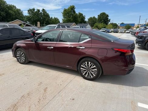 Used 2025 Nissan Altima 2.5 SV FWD image 13
