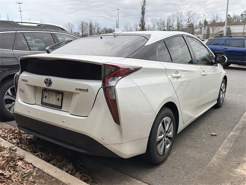 Used 2017 Toyota Prius Four image 4