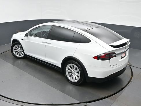 Used 2018 Tesla Model X 75D image 15