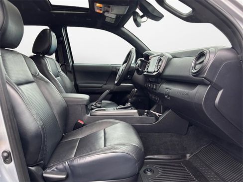 Used 2020 Toyota Tacoma TRD Sport image 15