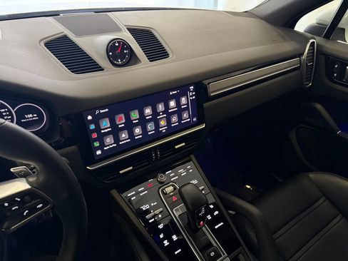 Certified 2023 Porsche Cayenne Platinum Edition AWD/4WD image 18
