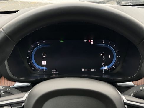 Used 2023 Volvo XC60 B5 Plus image 31