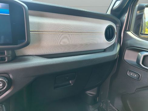 Used 2024 Jeep Gladiator Sport image 22