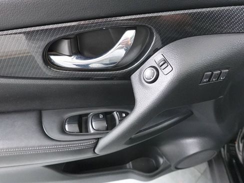 Used 2020 Nissan Rogue SL w/ Premium Package image 9