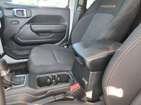 Used 2024 Jeep Gladiator Mojave AWD/4WD image 21