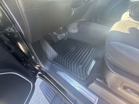 Used 2022 Chevrolet Silverado 1500 LT image 36