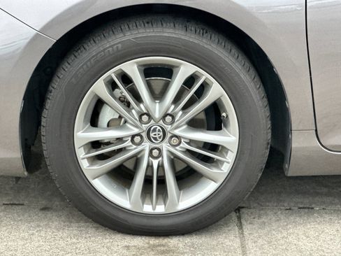 Used 2017 Toyota Camry SE image 22