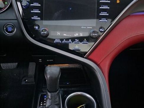 Used 2018 Toyota Camry XSE image 17