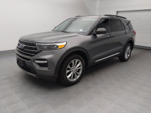Used 2023 Ford Explorer XLT w/ Equipment Group 202A AWD/4WD image 2
