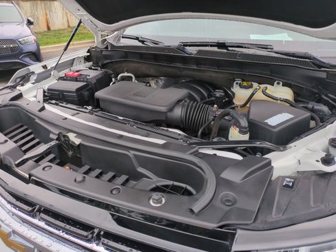 Used 2021 Chevrolet Suburban LT AWD/4WD image 36