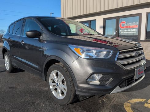 Used 2017 Ford Escape SE image 2