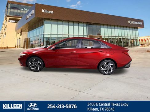 Used 2025 Hyundai Elantra SEL image 5