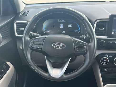 Used 2025 Hyundai Venue SEL FWD image 23