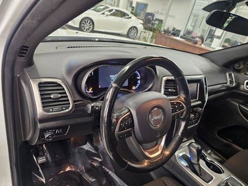 Used 2020 Jeep Grand Cherokee Laredo AWD/4WD image 9