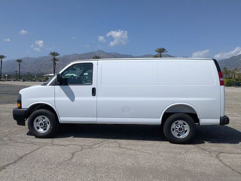 New 2026 GMC Savana 2500 w/ Driver Convenience Package RWD image 9