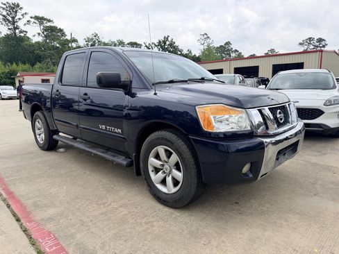 Used 2011 Nissan Titan SV w/ SV Value Truck Pkg RWD image 4