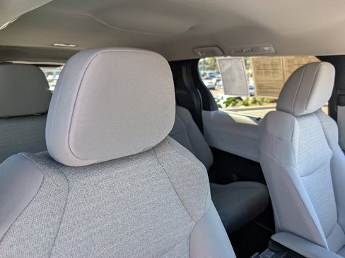 Used 2025 Toyota Sienna LE image 3