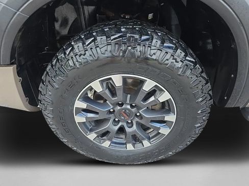 Used 2021 Nissan Titan PRO-4X w/ Pro-4x Convenience Package AWD/4WD image 12