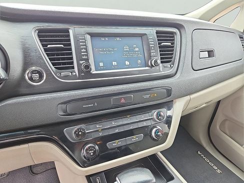 Used 2021 Kia Sedona EX FWD image 19