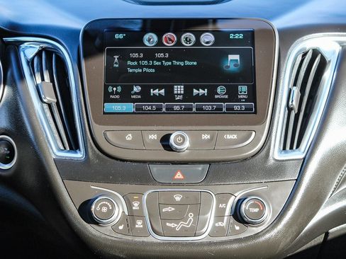 Used 2018 Chevrolet Malibu LT w/ Leather Package image 15