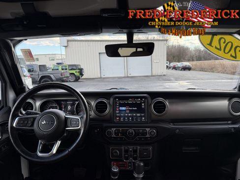 Used 2021 Jeep Gladiator Rubicon image 16