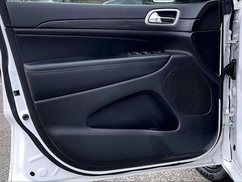 Used 2021 Jeep Grand Cherokee Laredo X image 18