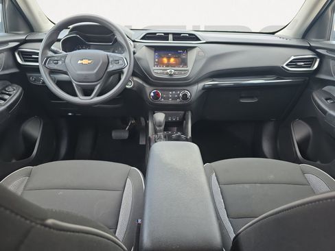 Used 2023 Chevrolet TrailBlazer LT FWD image 2