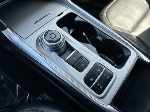 Used 2024 Ford Explorer XLT w/ Equipment Group 202A image 19