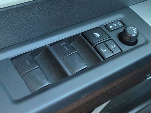 Used 2025 Toyota Sequoia 4WD image 29