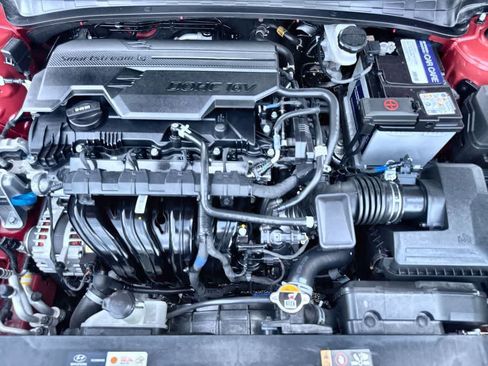 Used 2025 Hyundai Elantra SE FWD image 12