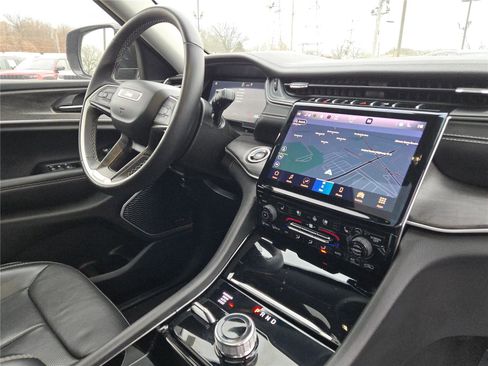 Used 2021 Jeep Grand Cherokee L Limited w/ Luxury Tech Group II image 8