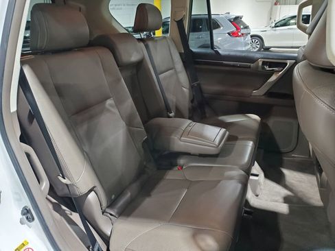 Used 2015 Lexus GX 460 w/ Premium Package image 21