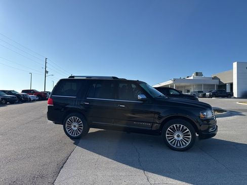Used 2016 Lincoln Navigator Select image 1