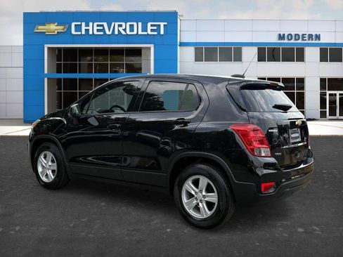 Used 2022 Chevrolet Trax LS w/ Tint and Cruise Package FWD image 4