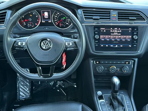 Used 2021 Volkswagen Tiguan SE w/ Panoramic Sunroof Package image 14