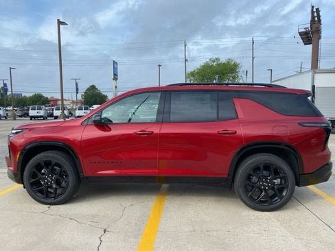 New 2026 Chevrolet Traverse RS w/ LPO, Floor Liner Package FWD image 9