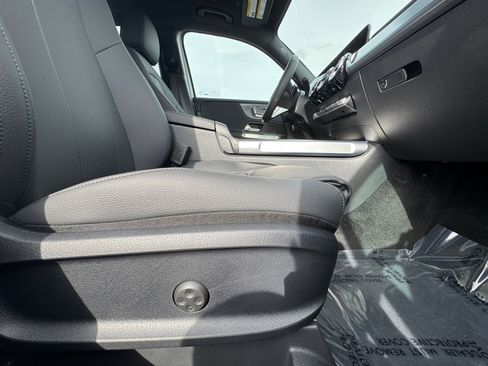 New 2026 Mercedes-Benz GLB 250 4MATIC image 19