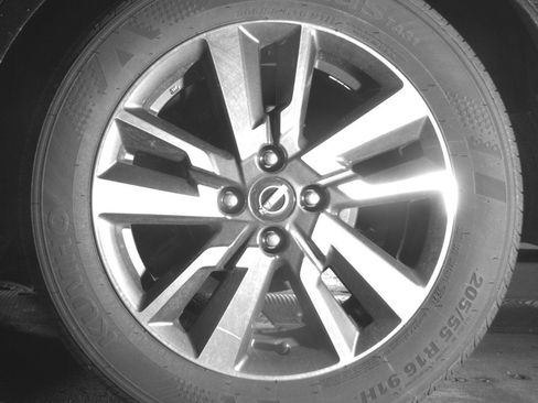 Used 2025 Nissan Versa SV image 14