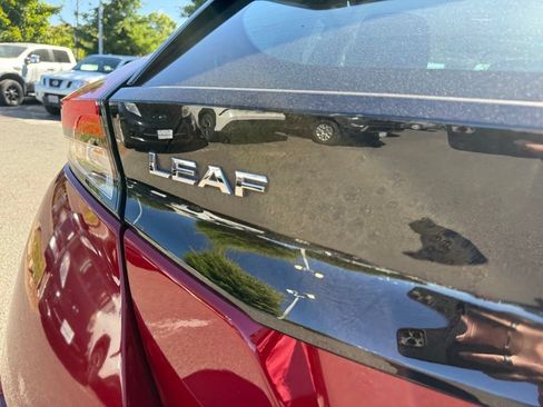 Certified 2020 Nissan Leaf SV w/ SV Technology Package FWD image 8