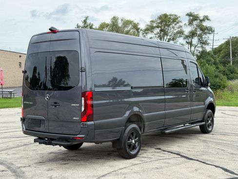Used 2023 Mercedes-Benz Sprinter 2500 image 4