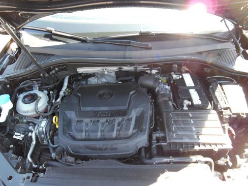 Used 2018 Volkswagen Tiguan S image 26